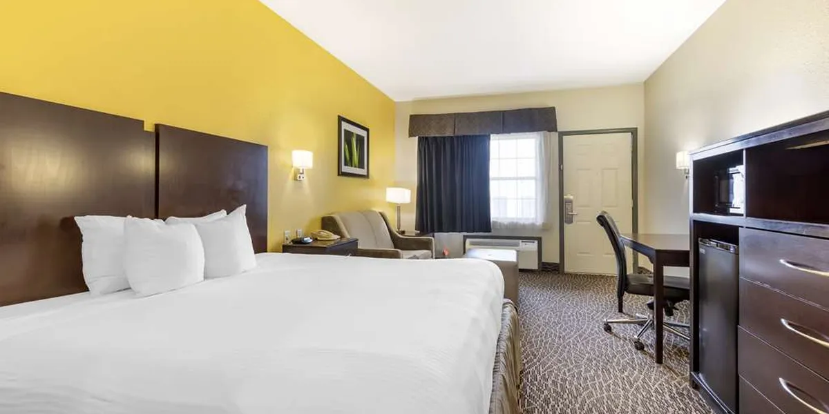 Older but well-maintained Best Western hotel with outdoor pool, situated near I-20 exit with convenient restaurant access...