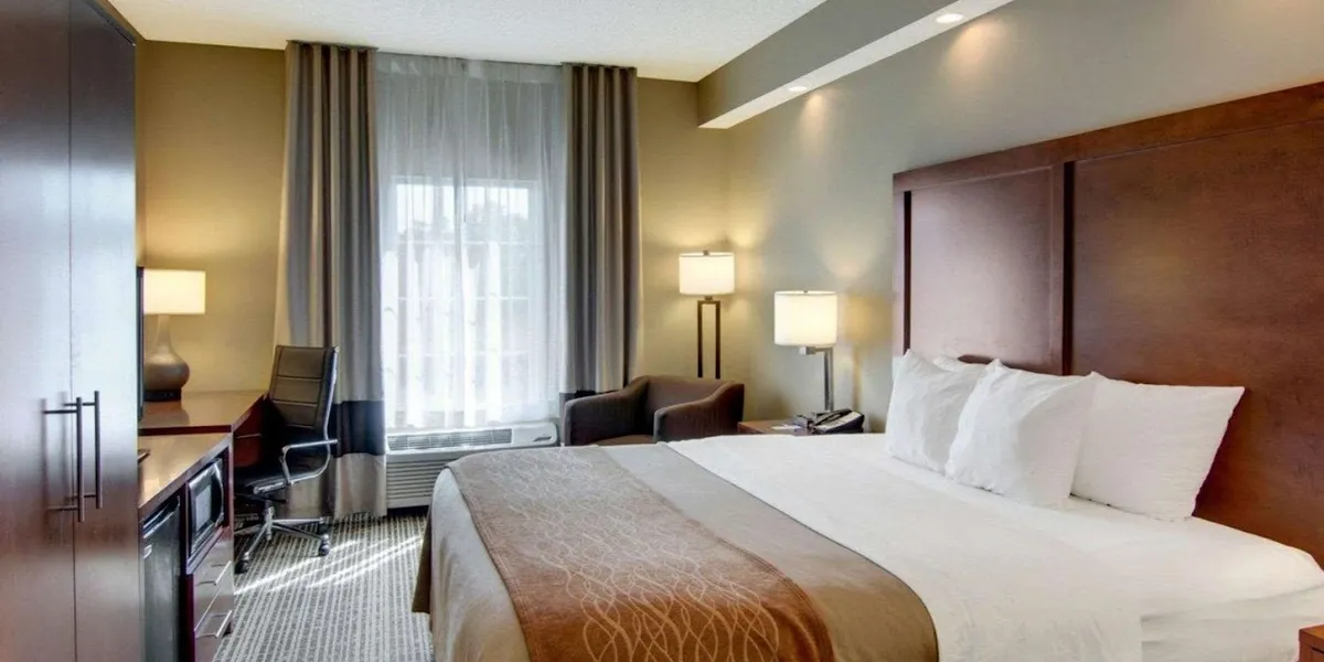 Comfort Inn West Monroe exterior showing Constitution Drive entrance, featuring the hotel's pool area and parking lot...